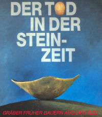 Titelbild des Ausstellungskataloges über das bedeutende steinzeitliche Gräberfeld in Trebur .