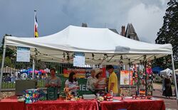 Marktstand auf dem Frühlingsfest in Verneuil