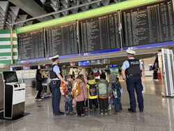 Der Kindergarten Tannenweg zu Besuch bei der Bundespolizei am Frankfurter Flughafen