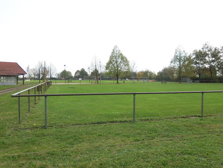Das Bild zeigt die Carl-Bender-Sportanlage im Ortsteil Geinsheim