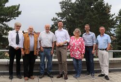 (v.l.n.r.: Jochen Walther, Harry Frank, Reinhard Exner, Bürgermeister Jochen Engel, Silke Schwinn, Erster Beigeordneter Jan Bachmann und Harald Frick. Nicht auf dem Foto: Regina Buhrmester) Auf dem Bild zu sehen sind (v.l.n.r.: Jochen Walther, Harry Frank, Reinhard Exner, Bürgermeister Jochen Engel, Silke Schwinn, Erster Beigeordneter Jan Bachmann und Harald Frick. Nicht auf dem Foto: Regina Buhrmester)