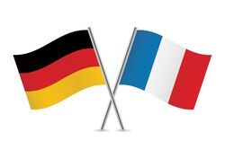 Auf dem Bild sieht man die Deutsche und die Französiche Flagge