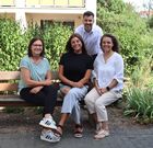 Auf dem Bild zu sehen sind Andrea Schaller, Daniela Pagano-Rost und Carmen Daniela Paulus, Bürgermeister Jochen Engel (hinten)