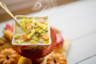 Das Bild zeigt eine Gemüsesuppe